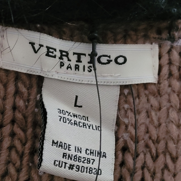 VERTIGO PARIS FAUX FUR COLLAR SWEATER IN NUBUCK L - Picture 13 of 13